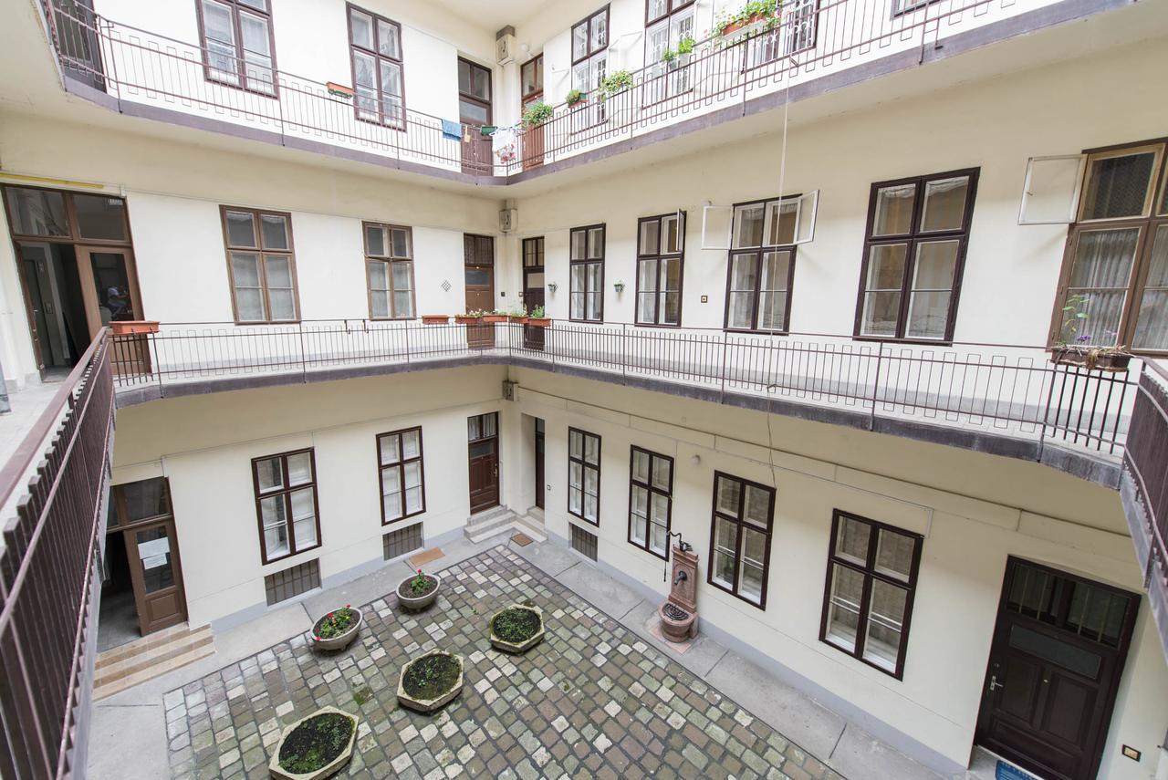 Oasis Apartments - Liberty Square Budapest Kültér fotó
