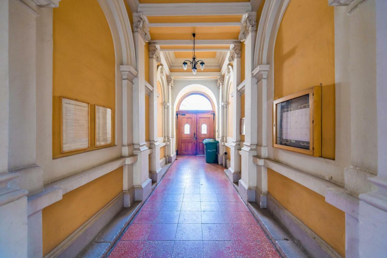 Oasis Apartments - Liberty Square Budapest Kültér fotó