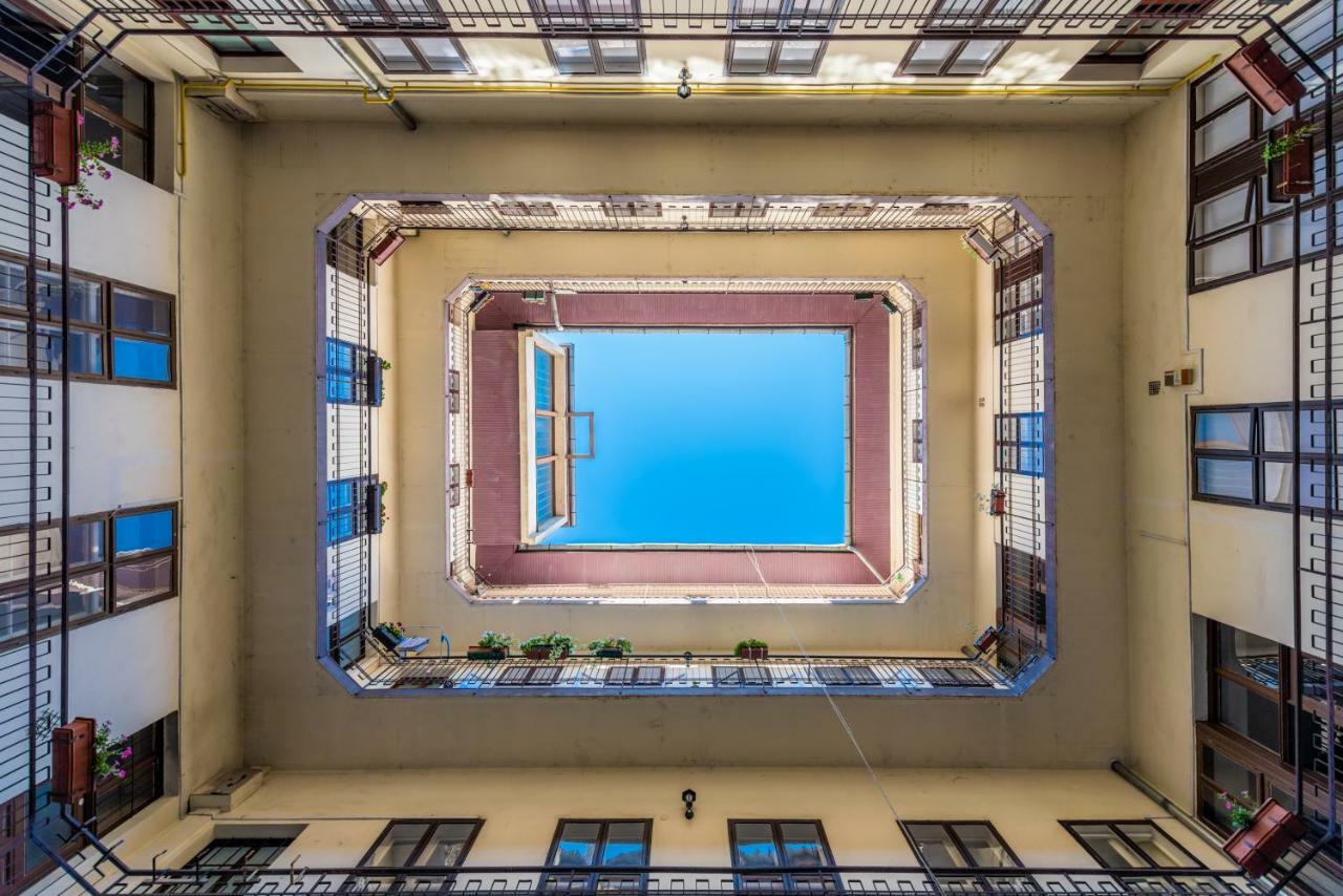 Oasis Apartments - Liberty Square Budapest Kültér fotó